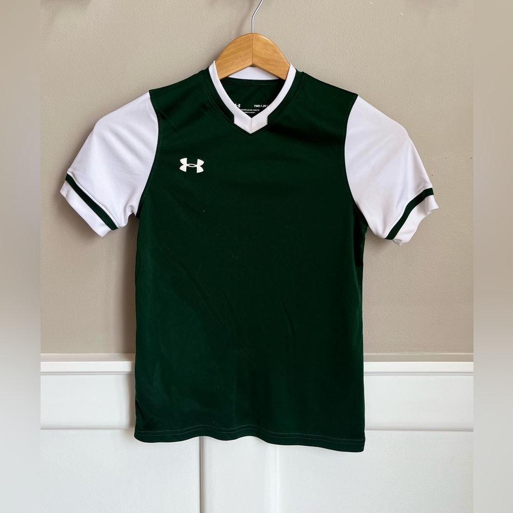 🧵Under Armour Boys Shirt